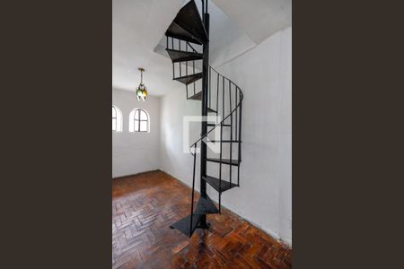 Escada Quartos de casa para alugar com 2 quartos, 95m² em Vila Isolina Mazzei, São Paulo