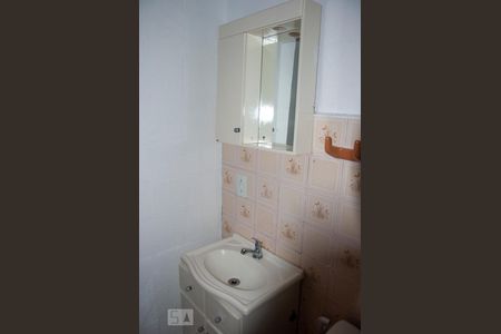 Banheiro de apartamento para alugar com 1 quarto, 43m² em Santana, Porto Alegre