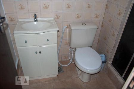 Banheiro de apartamento para alugar com 1 quarto, 43m² em Santana, Porto Alegre