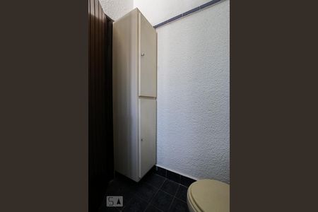 Casa para alugar com 230m², 3 quartos e 3 vagasBanheiro Social