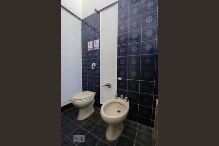 Casa para alugar com 230m², 3 quartos e 3 vagasBanheiro Social