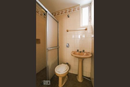 Casa para alugar com 230m², 3 quartos e 3 vagasBanheiro de Serviço