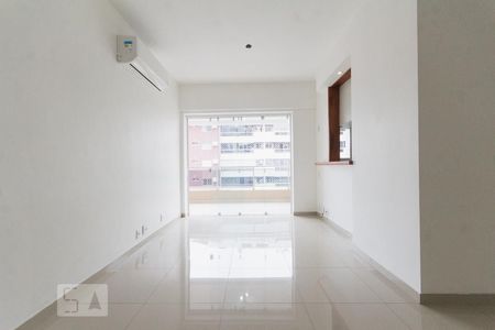 Sala de apartamento para alugar com 1 quarto, 71m² em Barra da Tijuca, Rio de Janeiro