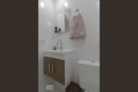 Banheiro  de apartamento para alugar com 2 quartos, 60m² em Vila Vermelha, São Paulo