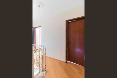 Corredor de casa à venda com 3 quartos, 250m² em Jardim Dona Sinhá, São Paulo