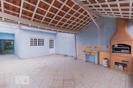 Casa à venda com 250m², 3 quartos e 8 vagas Casa à venda com 250m², 3 quartos e 8 vagasQuintal