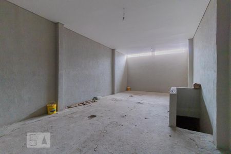 Casa à venda com 250m², 3 quartos e 8 vagas Casa à venda com 250m², 3 quartos e 8 vagasPorão