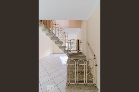 Escada de casa à venda com 3 quartos, 250m² em Jardim Dona Sinhá, São Paulo