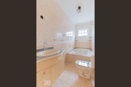 Casa à venda com 250m², 3 quartos e 8 vagas Casa à venda com 250m², 3 quartos e 8 vagasbanheiro da Suíte