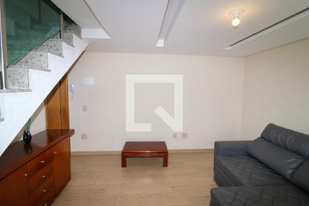 Sala de TV de casa de condomínio para alugar com 2 quartos, 140m² em Vila Aricanduva, São Paulo