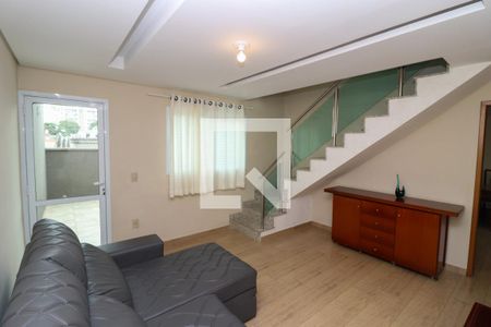 Sala de TV de casa de condomínio para alugar com 2 quartos, 140m² em Vila Aricanduva, São Paulo