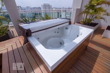 Studio para alugar com 35m², 1 quarto e 1 vaga Studio para alugar com 35m², 1 quarto e 1 vagaBanheira Cobertura