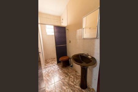 Banheiro social de casa para alugar com 2 quartos, 100m² em Pq. Continental Iv, Guarulhos