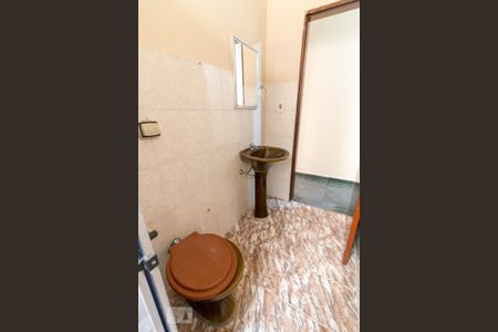 Casa para alugar com 100m², 2 quartos e sem vagaBanheiro social