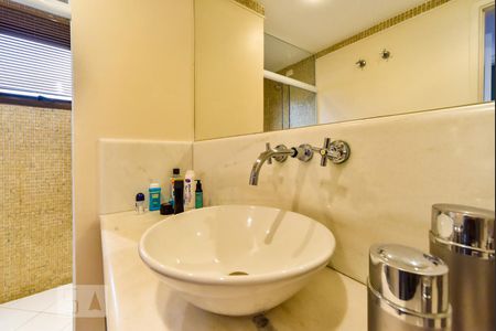 Apartamento à venda com 116m², 2 quartos e 2 vagasBanheiro da Suíte 2