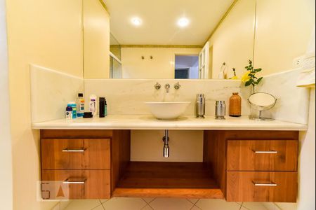 Apartamento à venda com 116m², 2 quartos e 2 vagasBanheiro da Suíte 2