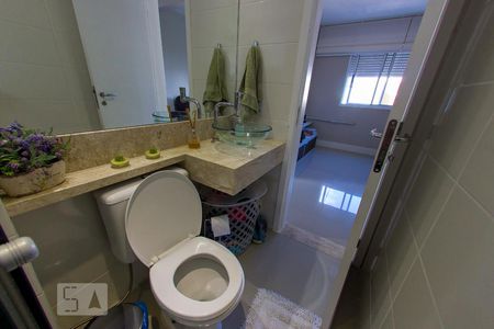 Banheiro 2 de apartamento à venda com 2 quartos, 64m² em Cavalhada, Porto Alegre
