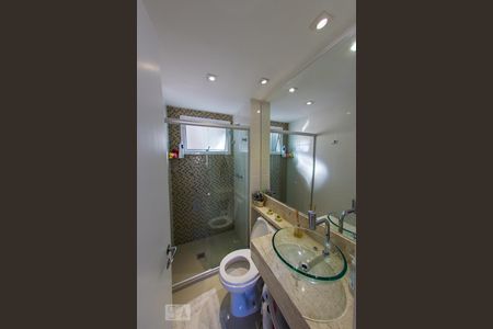 Banheiro 2 de apartamento à venda com 2 quartos, 64m² em Cavalhada, Porto Alegre