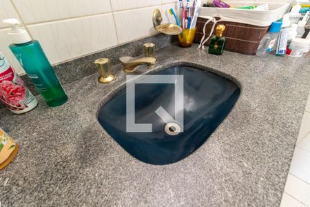 Apartamento à venda com 244m², 5 quartos e 3 vagasBanheiro da Suíte 1