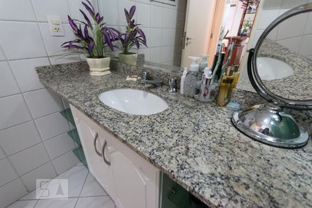 Banheiro  de apartamento à venda com 2 quartos, 63m² em Aclimação, São Paulo