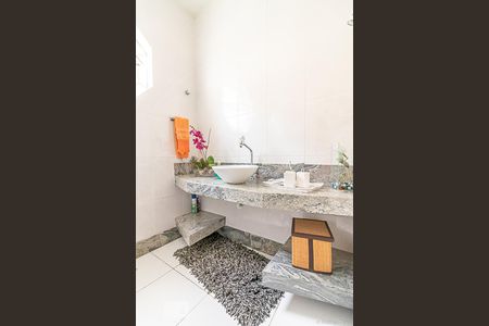 Banheiro 1 de casa à venda com 4 quartos, 650m² em Cachoeirinha, Belo Horizonte