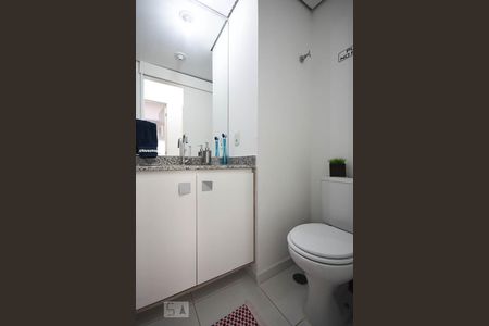 Banheiro de apartamento para alugar com 3 quartos, 68m² em Vila Suzana, São Paulo