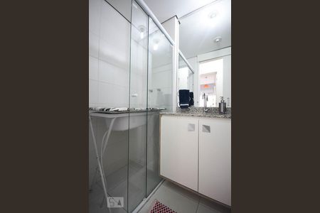 Banheiro de apartamento para alugar com 3 quartos, 68m² em Vila Suzana, São Paulo