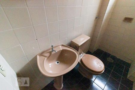 Banheiro de apartamento para alugar com 1 quarto, 33m² em Rebouças, Curitiba