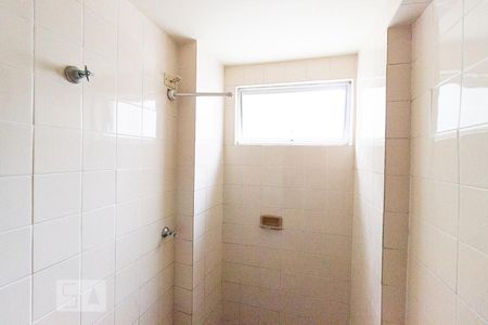 Banheiro de apartamento para alugar com 1 quarto, 33m² em Rebouças, Curitiba