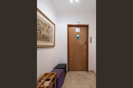Hall Elevador de apartamento para alugar com 4 quartos, 220m² em Campo Belo, São Paulo