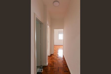 Corredor de apartamento para alugar com 2 quartos, 130m² em Cerqueira César, São Paulo