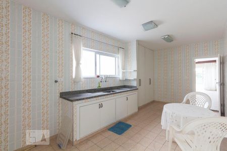 Casa à venda com 140m², 3 quartos e 2 vagasCozinha