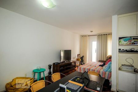 Apartamento à venda com 100m², 2 quartos e 2 vagasSala
