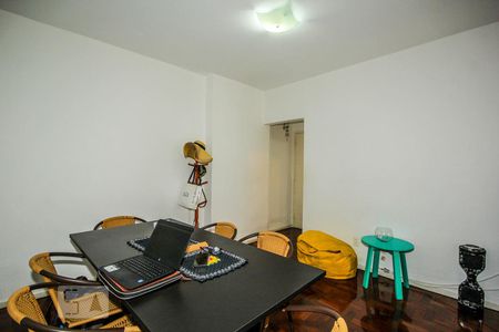 Apartamento à venda com 100m², 2 quartos e 2 vagasSala