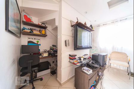 Sala de casa de condomínio para alugar com 2 quartos, 62m² em Vila Homero Thon, Santo André