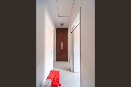 Corredor e Armário  de casa de condomínio para alugar com 2 quartos, 62m² em Vila Homero Thon, Santo André