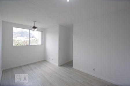 Sala de apartamento à venda com 2 quartos, 43m² em Vargem Pequena, Rio de Janeiro
