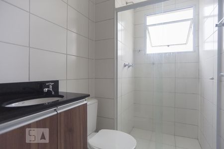 Banheiro de apartamento à venda com 2 quartos, 45m² em Jardim do Lago Continuação, Campinas
