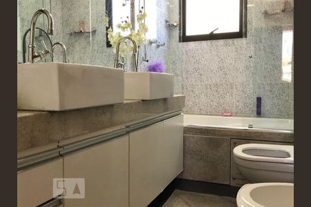 Apartamento para alugar com 140m², 3 quartos e 2 vagasBanheiro da Suíte