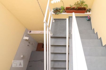 Casa à venda com 134m², 3 quartos e 3 vagasEscada