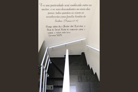 Casa à venda com 134m², 3 quartos e 3 vagasEscada