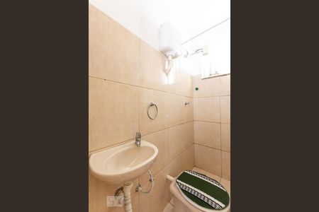 Banheiro de kitnet/studio para alugar com 1 quarto, 20m² em Fonseca, Niterói