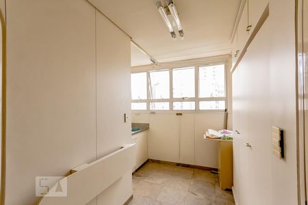 Apartamento para alugar com 350m², 3 quartos e 2 vagasÁrea de serviço