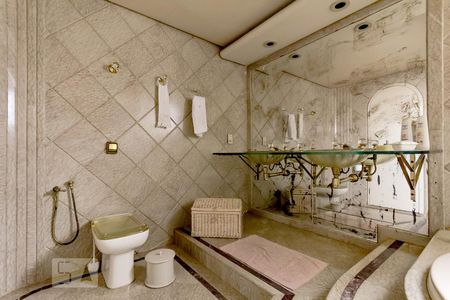 Apartamento para alugar com 350m², 3 quartos e 2 vagasBanheiro do quarto 1