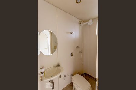 Apartamento para alugar com 350m², 3 quartos e 2 vagasBanheiro de serviço