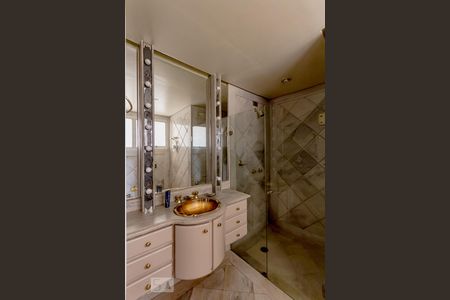 Apartamento para alugar com 350m², 3 quartos e 2 vagasBanheiro do quarto 2