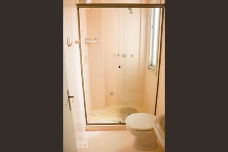 Banheiro de kitnet/studio para alugar com 1 quarto, 29m² em Cidade Baixa, Porto Alegre