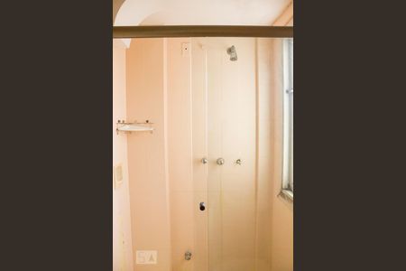 Banheiro de kitnet/studio para alugar com 1 quarto, 29m² em Cidade Baixa, Porto Alegre