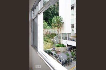 Apartamento à venda com 68m², 2 quartos e sem vagaVista externa da janela da sala