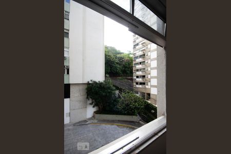 Apartamento à venda com 68m², 2 quartos e sem vagaVista externa da janela da sala